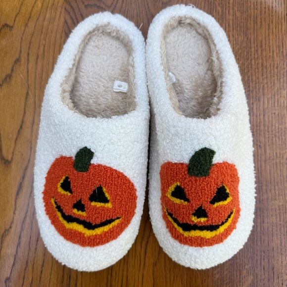 Halloween Pumpkin Slides Women’s Size SM 6-8 EUC Cute Fall Slippers White - Picture 2 of 9